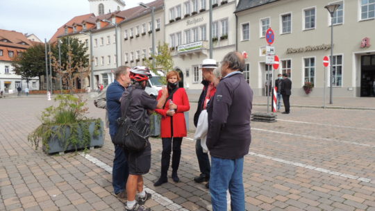 Katja Kipping mit Bürgern im Gespräch